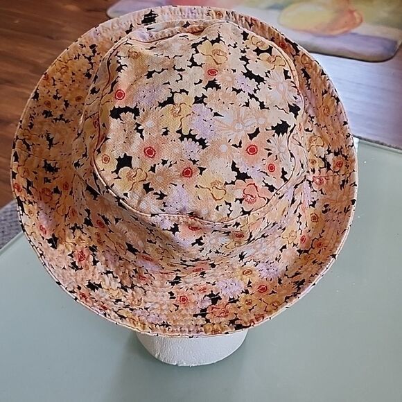 🎉HOST PICK🎉 Billabong Bucket Hat - Picture 4 of 7